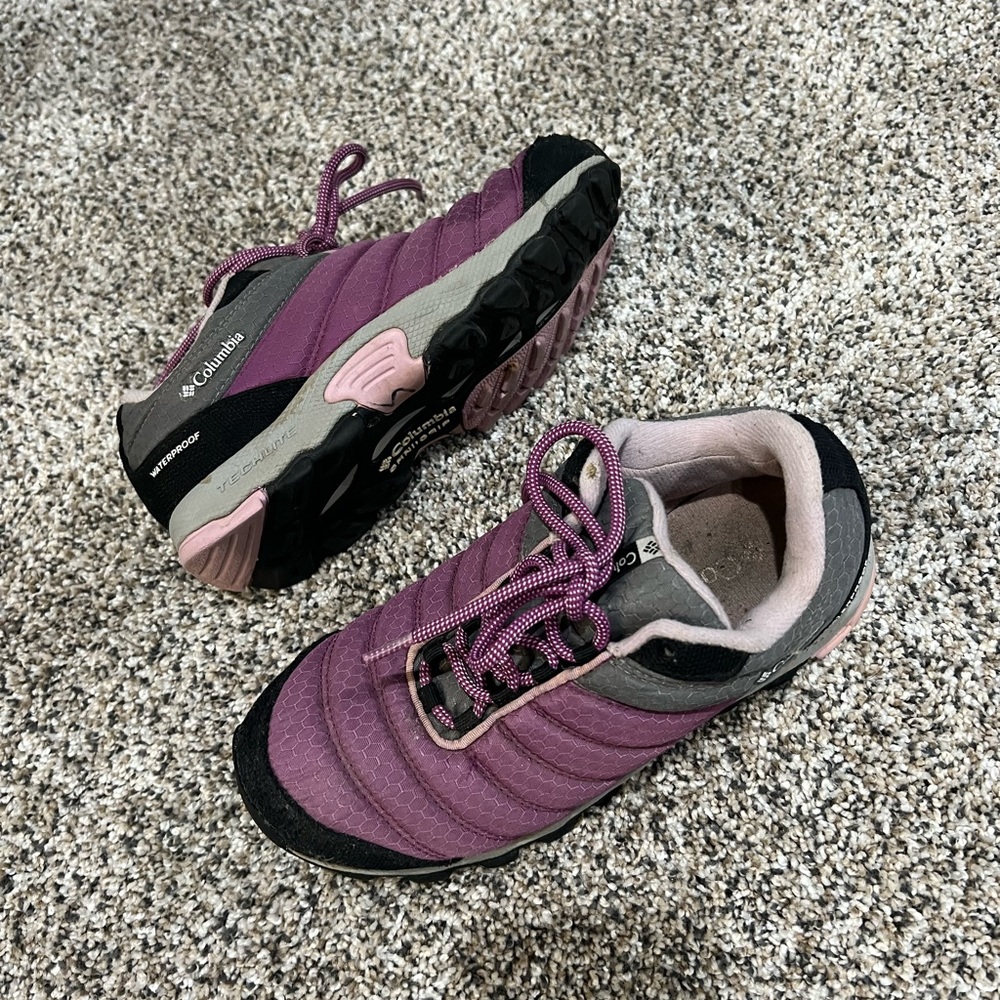 Columbia omnigrip waterproof hiking shoes size 4